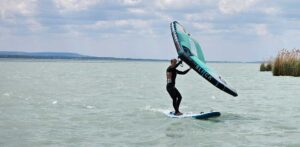 Read more about the article Hogy tudod a SUP deszkádat wing szörfözésre használni?