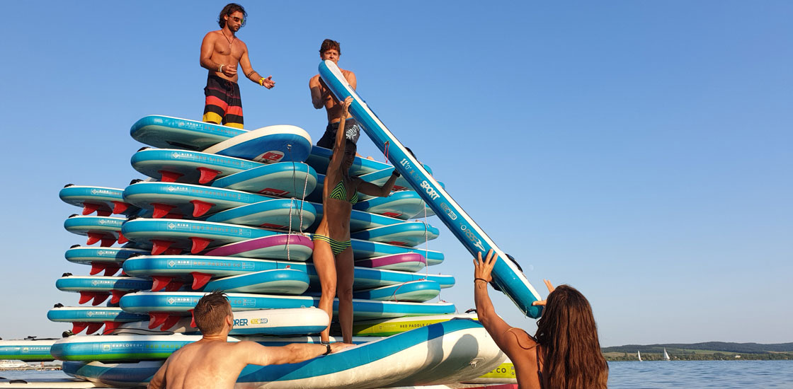 You are currently viewing SUP-os csapatépítés a Balatonon – élmény, ami összehoz